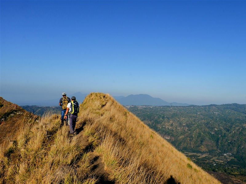 Bali, les 2 mains sur le guidon