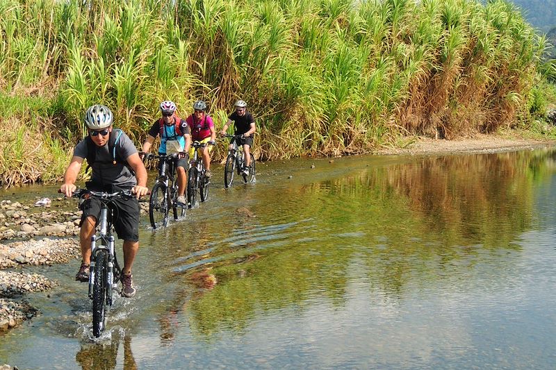 Belle échappée en Sulawesi (e-VTT)