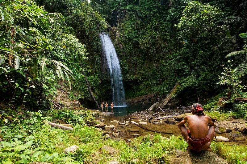 Chez les Mentawaï ou Hommes-Fleurs - Siberut - Sumatra - Indonésie