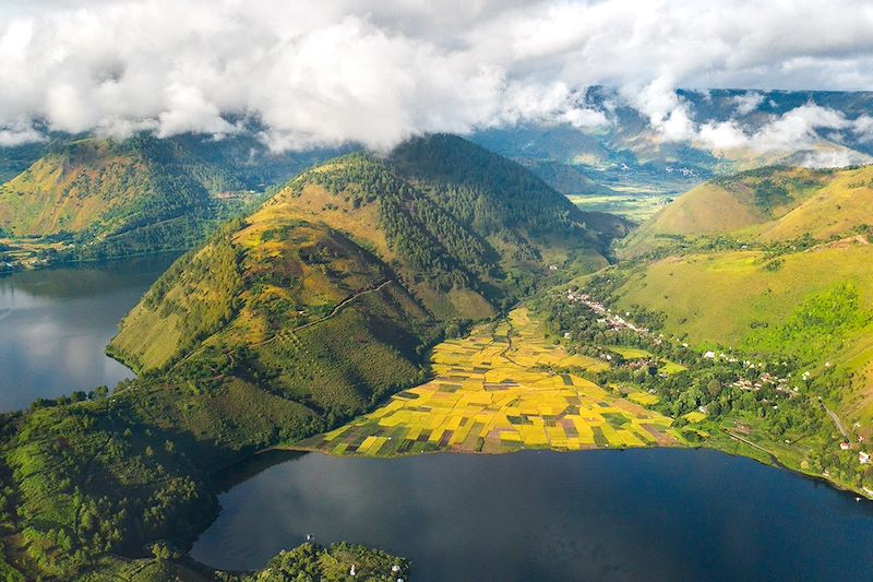 Vue aérienne du Lac Toba - Sumatra - Indonésie
