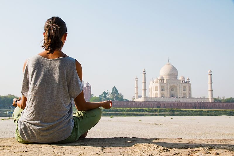 Yoga face au Taj Mahal - Agra - Inde