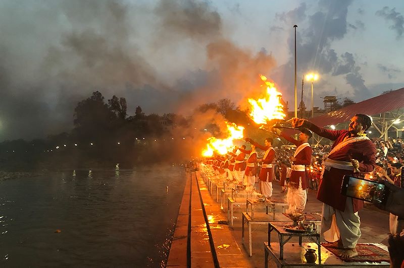 Rituel de l'Aarti au bord du Gange - Rishikesh - Inde