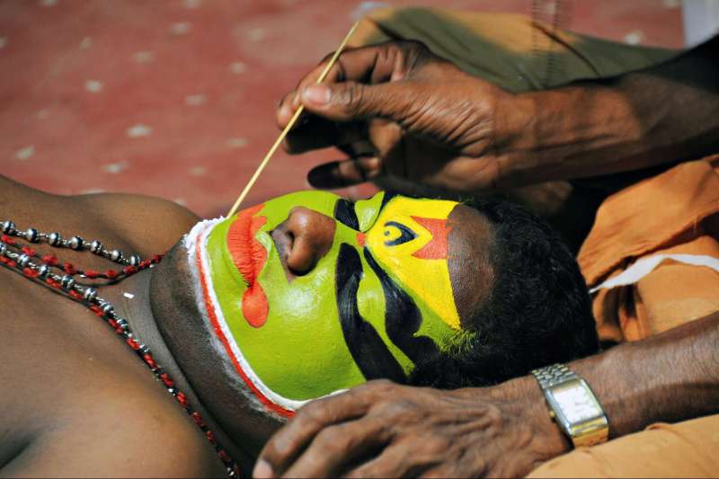 Préparation pour le spectacle de Kathakali - Cochin - Kerala - Inde