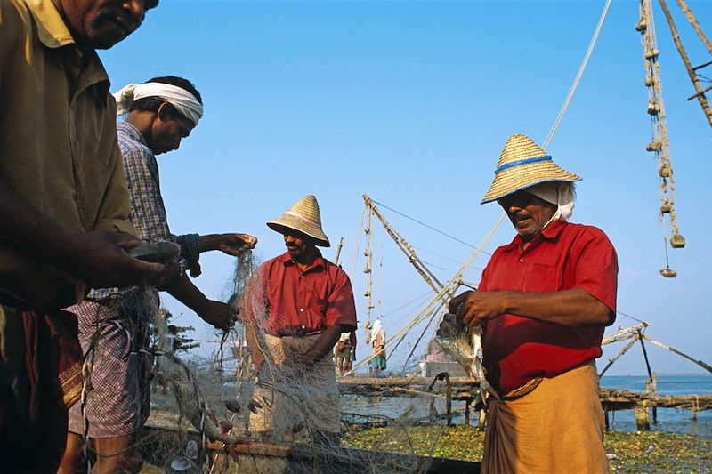 Pêcheurs à Fort Cochin - Cochin - Kerala - Inde du Sud