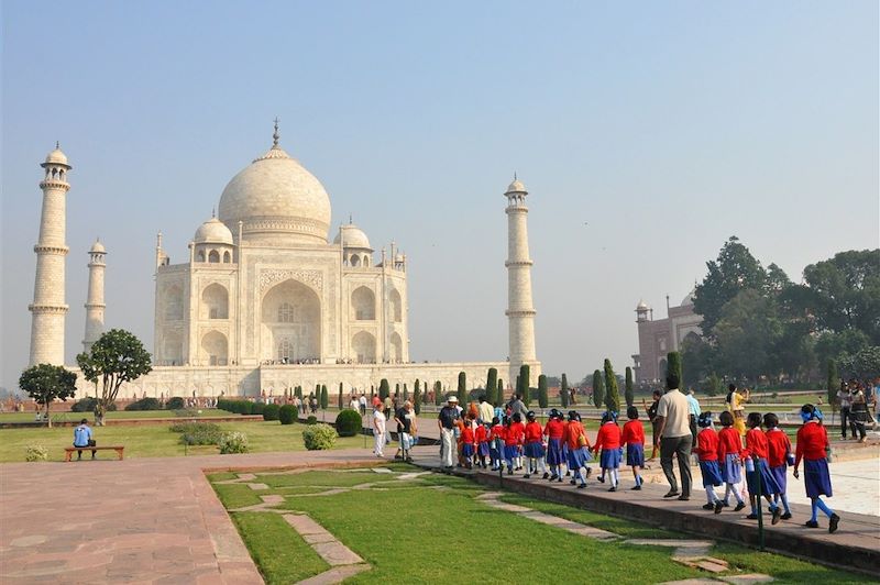 Ecoliers devant le Taj Mahal - Agra - Inde