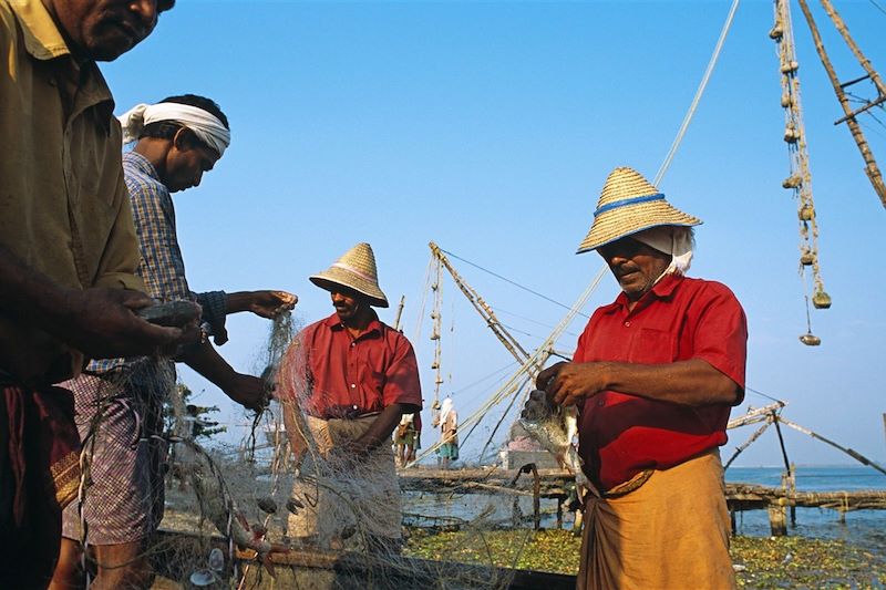Pêcheurs à Fort Cochin - Cochin - Kerala - Inde du Sud