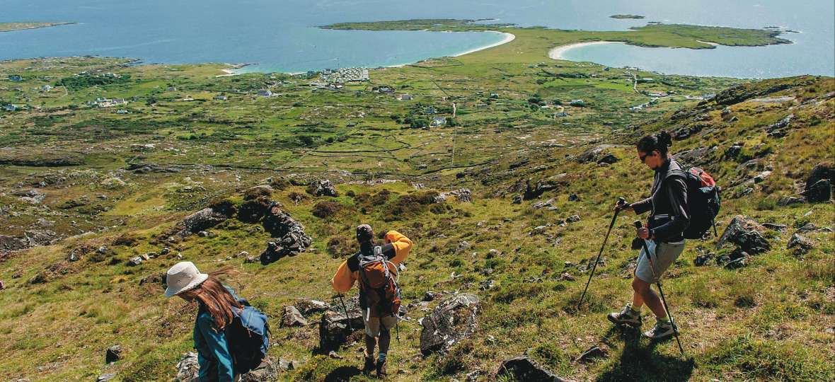 Randonnée à la découverte d'une région mythique d'Irlande et de ses îles, avant de rejoindre Dublin. 