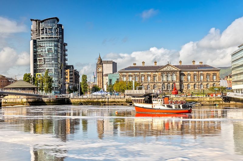 Vue sur le Lagan et la Custom House à Belfast - Irlande du Nord