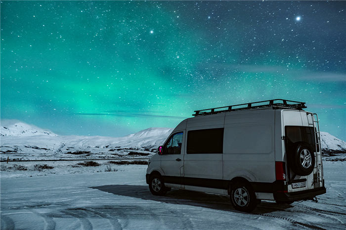 Van sous les aurores boréales - Islande