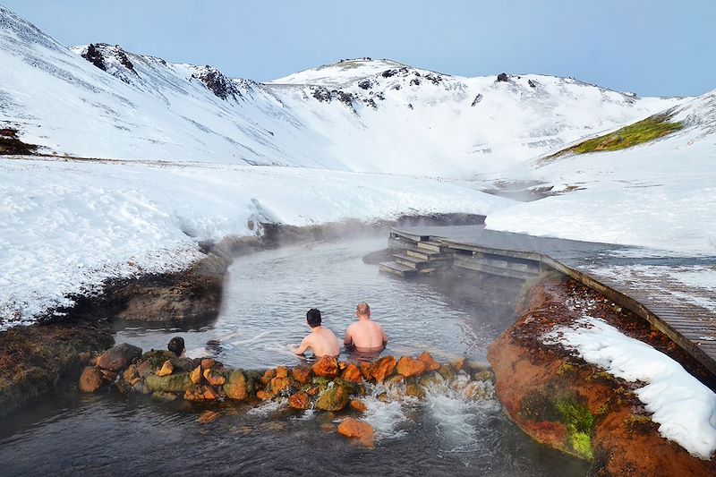 Sources chaudes de la rivière thermale de Reykjadalur - Islande