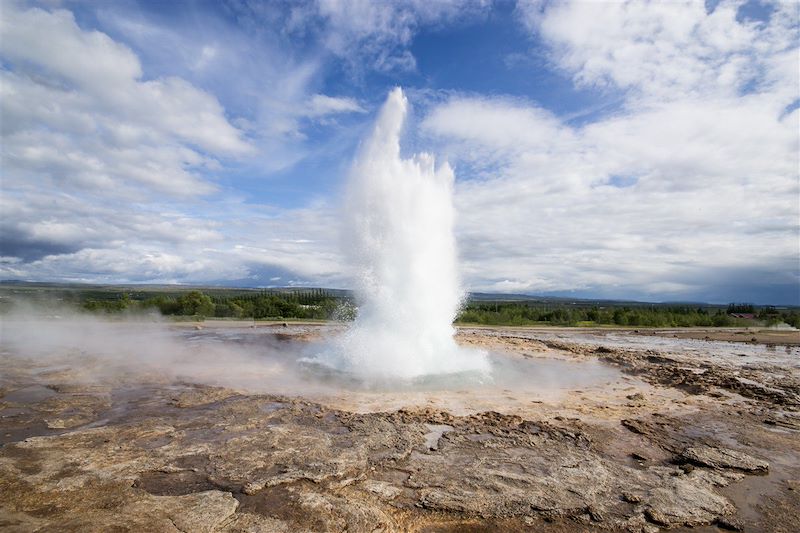 Éruption du geyser Strokkur - Islande