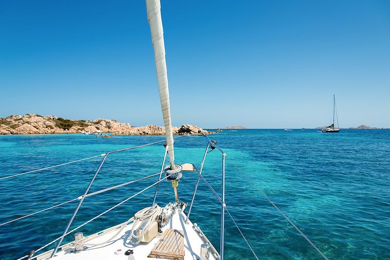 Semaine de détente et dolce farniente à bord d'un voilier monocoque dans les plus belles criques de Sardaigne et de Corse