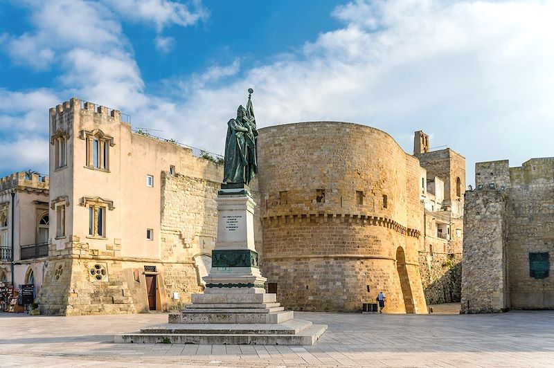 Statue pour les héros et les martyres d'Otrante - Pouilles - Italie