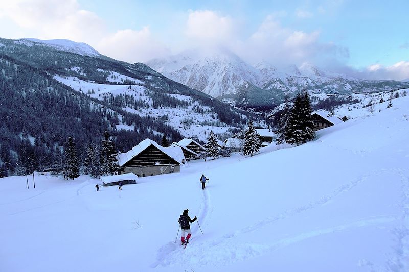 Escapade nature dans le Piémont, raquettes aux pieds et nuitées en refuge, pour une aventure inoubliable