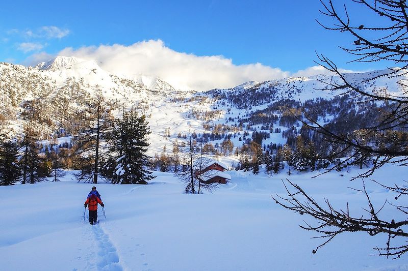 Escapade nature dans le Piémont, raquettes aux pieds et nuitées en refuge, pour une aventure inoubliable
