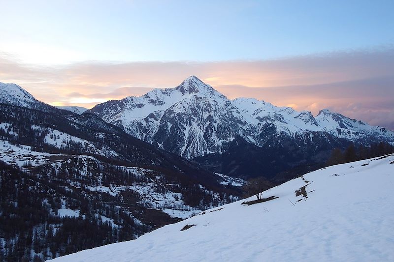 Escapade nature dans le Piémont, raquettes aux pieds et nuitées en refuge, pour une aventure inoubliable
