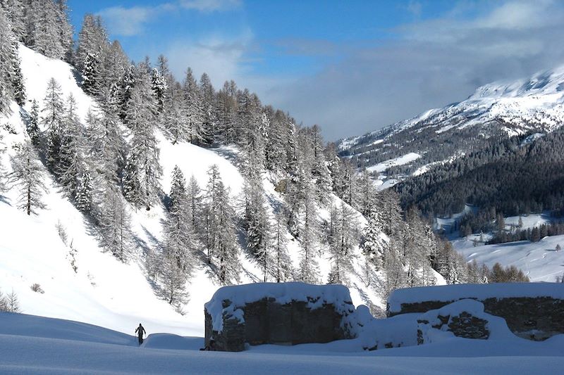 Escapade nature dans le Piémont, raquettes aux pieds et nuitées en refuge, pour une aventure inoubliable