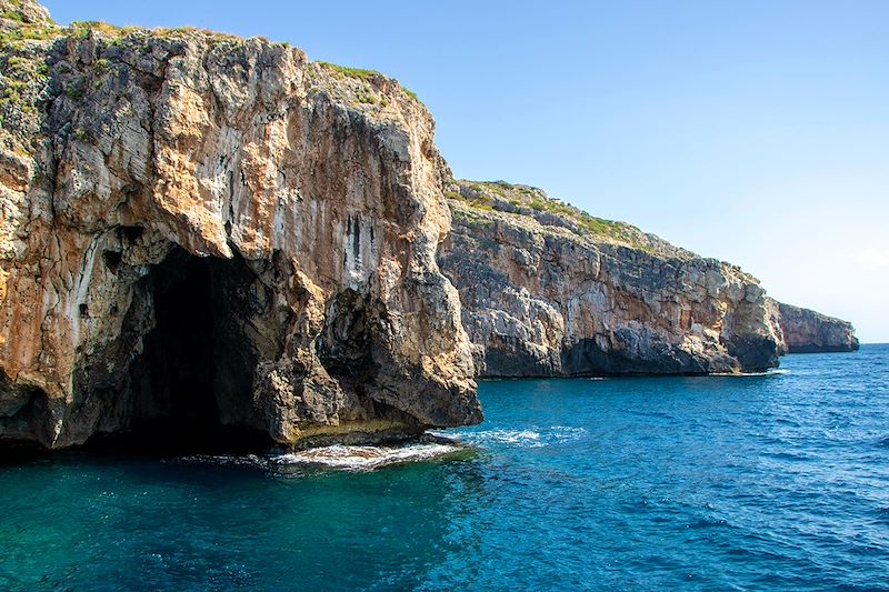 Grottes près de Santa Maria di Leuca - Pouilles - Italie