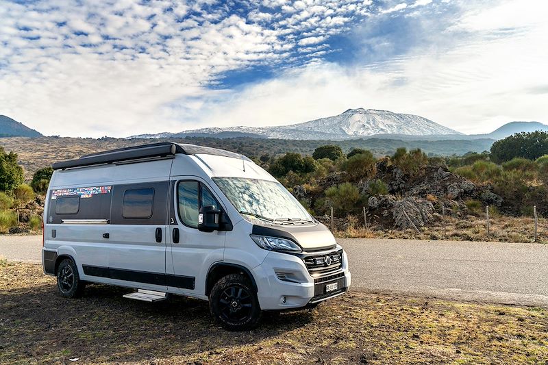 Autotour en van aménagé à la découverte de la Sicile authentique, entre volcans, villages perchés et art de vivre méditerranéen