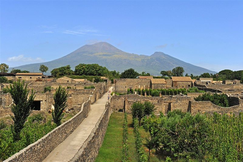 Pompei, avec le Vésuve en arrière-plan - Campanie - Italie