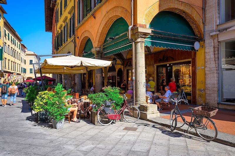 Rue piétonne à Pise - Toscane - Italie