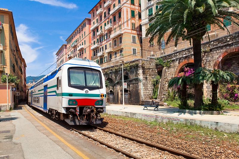 Train à ?amogli - Ligurie - Italie