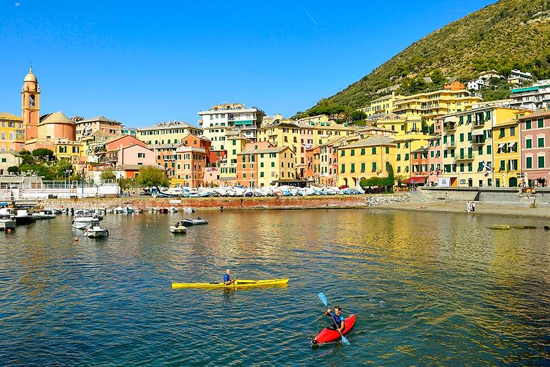 Canoë-kayak dans le port du village de Nervi - Gênes - Ligurie - Italie