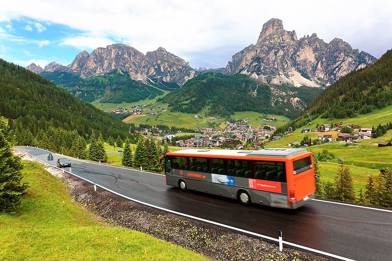 Un itinéraire au cœur des Dolomites, en transports en commun, pour découvrir montagnes, alpages et panoramas préservés.
