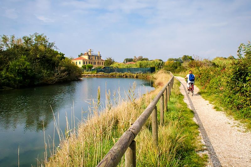 Cycliste à Lido - Région de la Vénétie - Italie