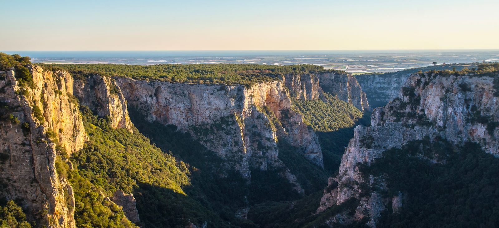 Image Les Pouilles, un monde à part !