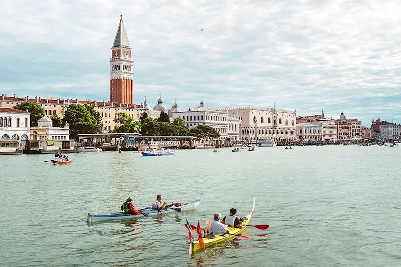 Kayakistes à Venise - Italie
