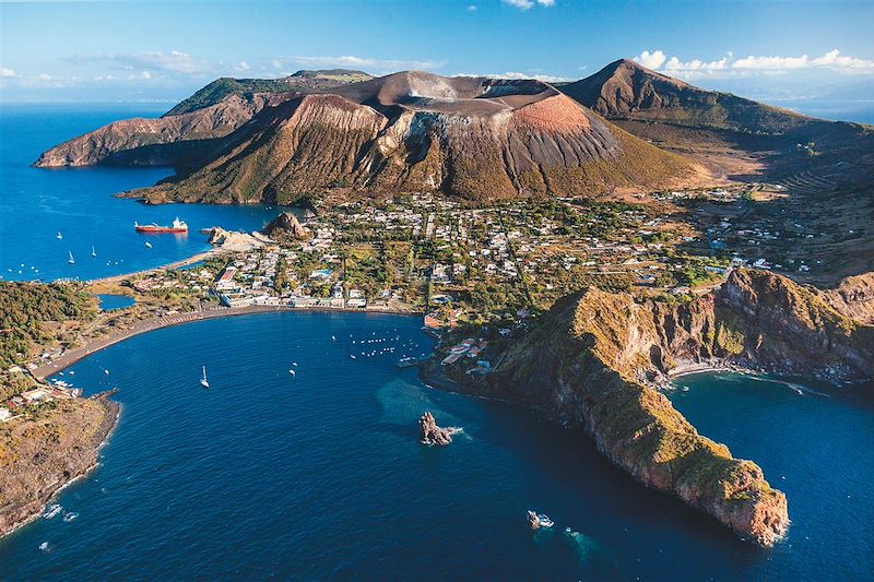 Les îles Éoliennes et l'Etna