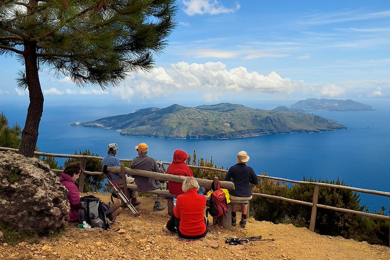 Au sommet du Monte Fossa delle Felci - Île de Salina - Italie