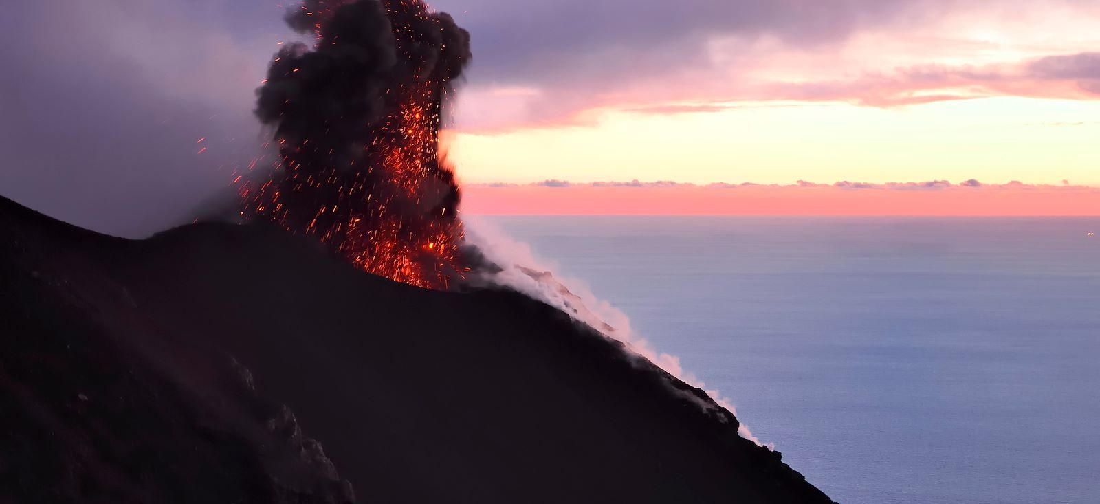 Image Les îles Éoliennes et l'Etna