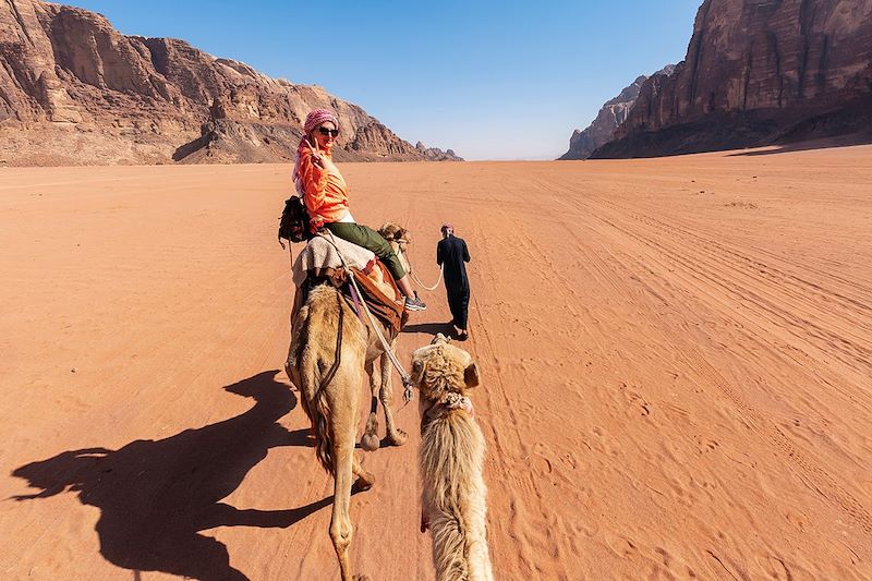 Balade à dos de dromadaire dans le Wadi Rum - Jordanie