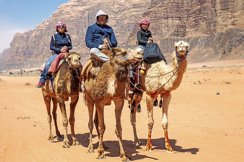 Balade à dos de dromadaire dans le Wadi Rum - Jordanie