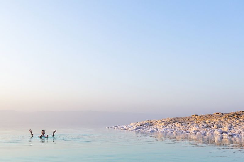 Baignade dans la Mer Morte - Jordanie