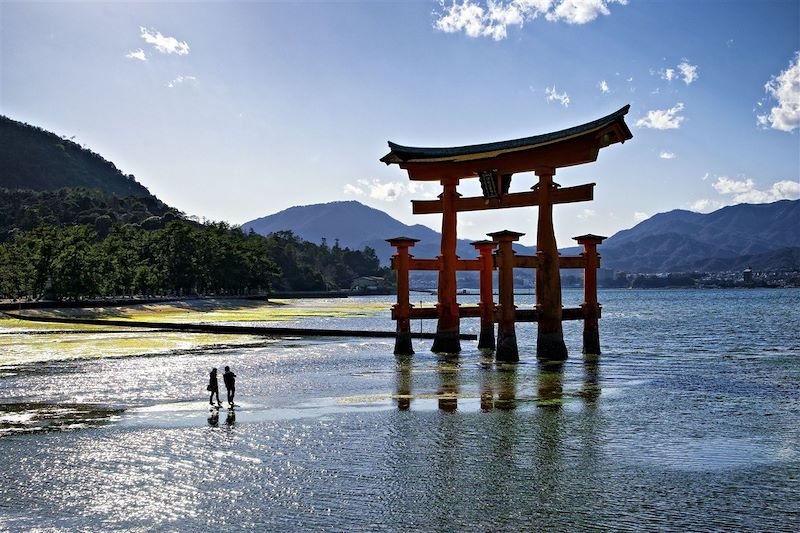Le grand torii du sanctuaire d'Itsukushima - Japon