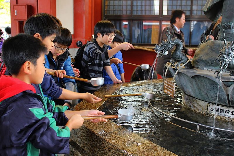 Fontaine des ablutions du temple Senso-ji - Tokyo - Japon