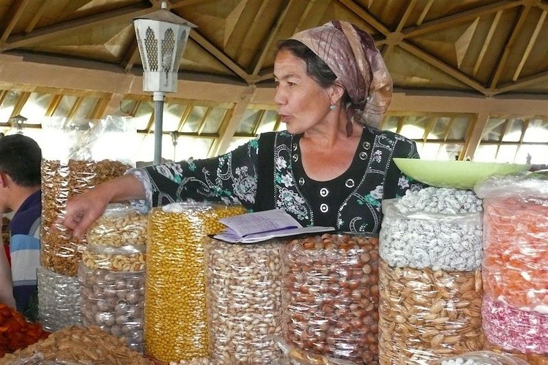Vendeuse au marché - Ouzbekistan 