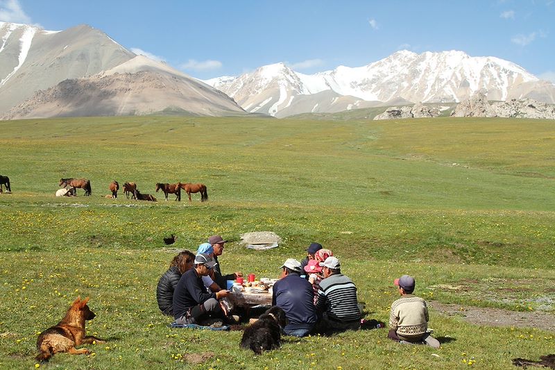 Repas au Kirghizistan
