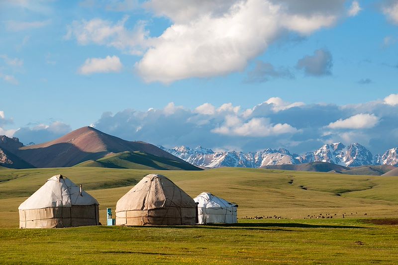 Voyage immersion chez les nomades au Kirghizistan et randonnées avec guide privatif vers Issyk Koul, Tash Rabat et Son Koul