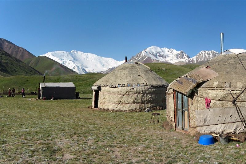Campement de yourtes au Kirghizistan