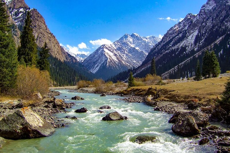 Autotour de 15 jours en 4x4 au Kirghizstan en immersion, avec nuits sous yourte.Son Koul, Tash Rabat, Issyk Koul, Lac Kel Suu 