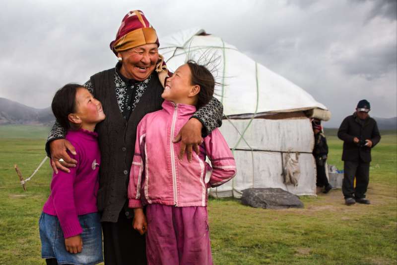 Voyage en Kirghizie à la découverte de la vie nomade, avec nuits sous yourte et chez l'habitant, entre nature sauvage et rencontre