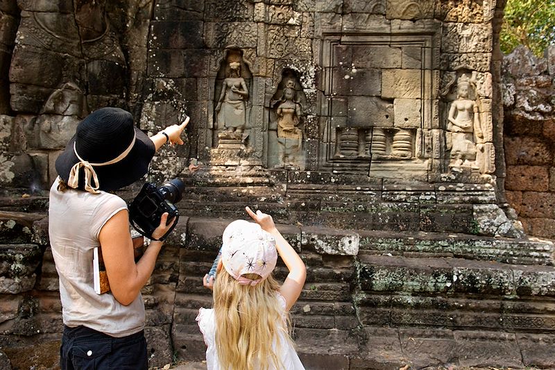 Mère et sa fille à Angkor - Cambodge