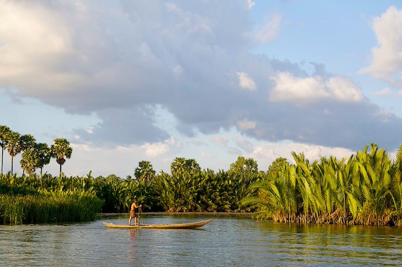 Pêcheur sur la rivière de Kampot - Cambodge