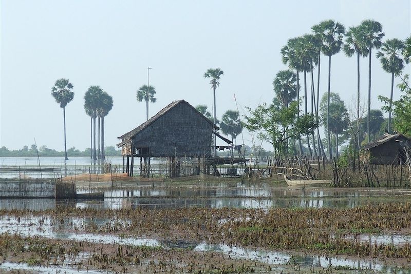 Lac Tonlé Sap et ville de Kompong Thom - Cambodge