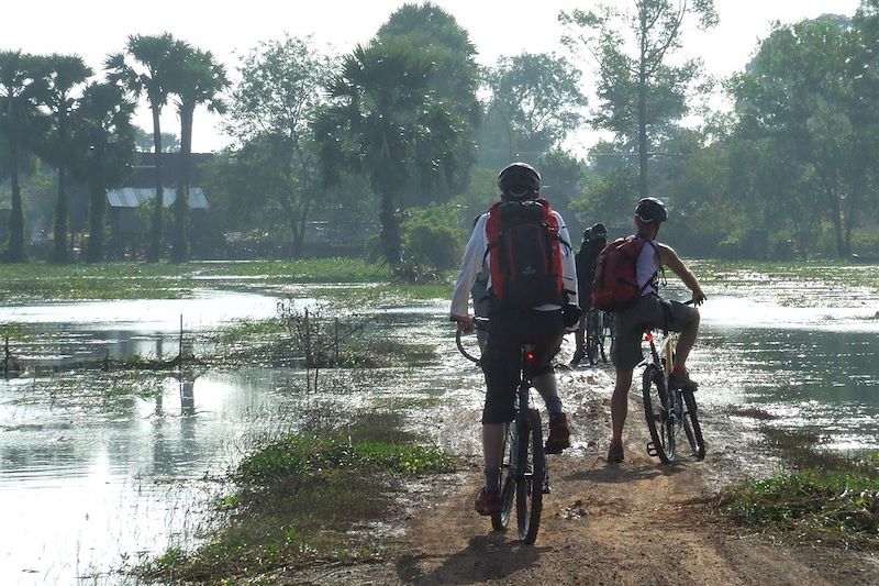 Lac Tonlé Sap et ville de Kompong Thom - Cambodge