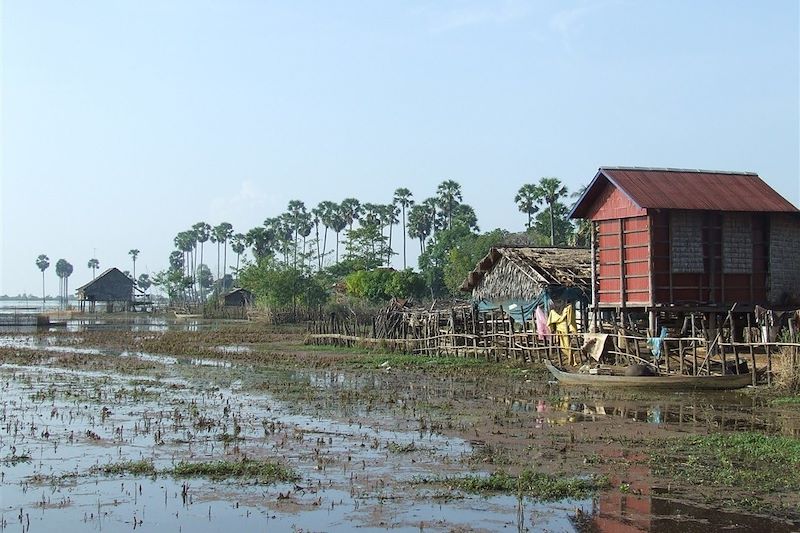 Lac Tonlé Sap et ville de Kompong Thom - Cambodge
